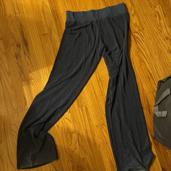 WildFox Couture Vintage sweats size small - Picture 2 of 3